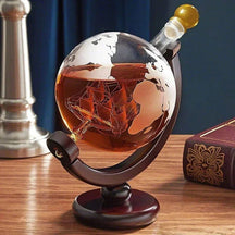 Conjunto Decanter Globo com Suporte em Madeira e 2 Copos Lenogue